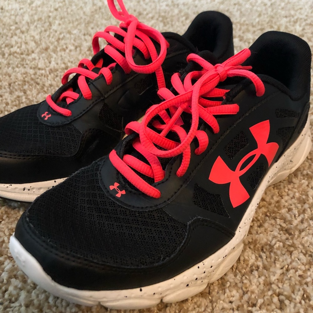Under Armour tennis shoes